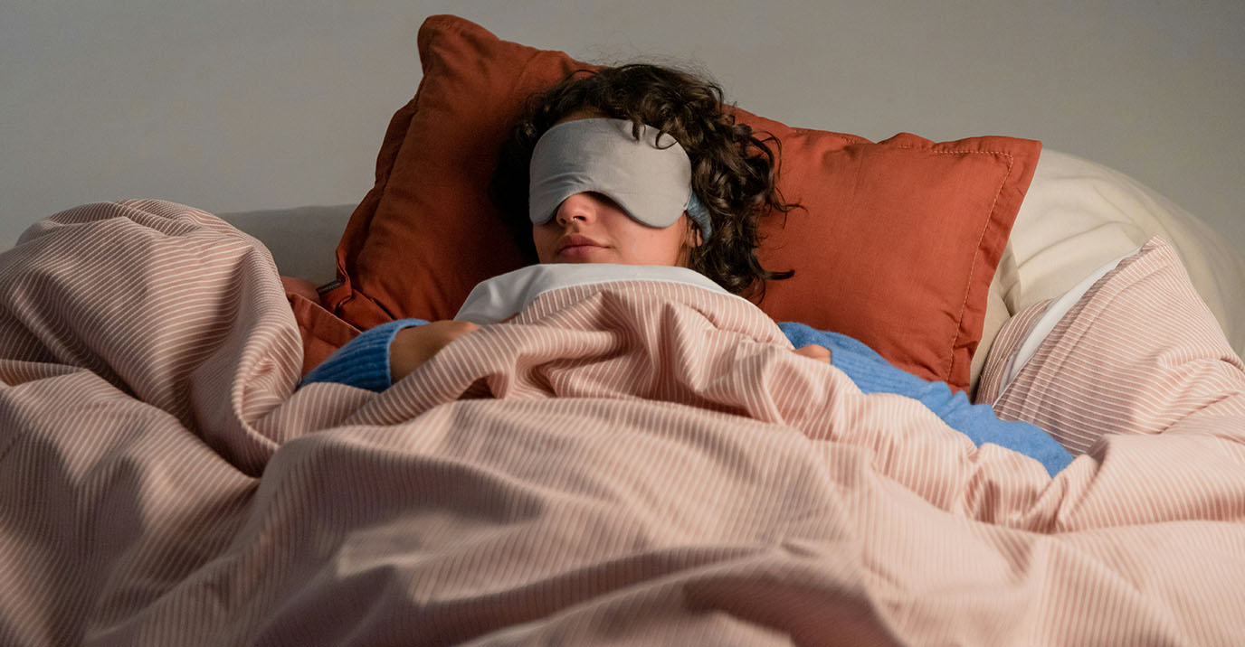 Weighted Eye Mask for Sleeping: How to Choose One That Works