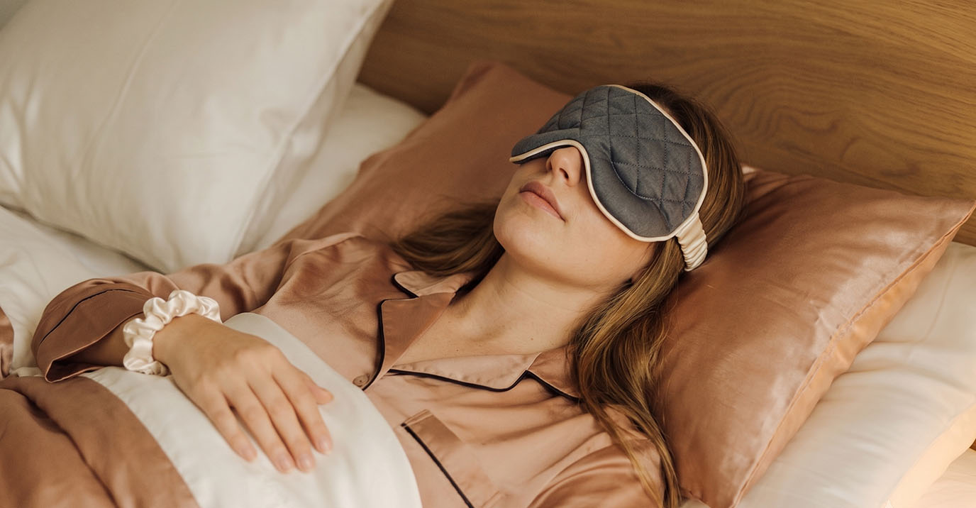 Do Weighted Eye Masks Dry Your Eyes? The Science Says the Opposite