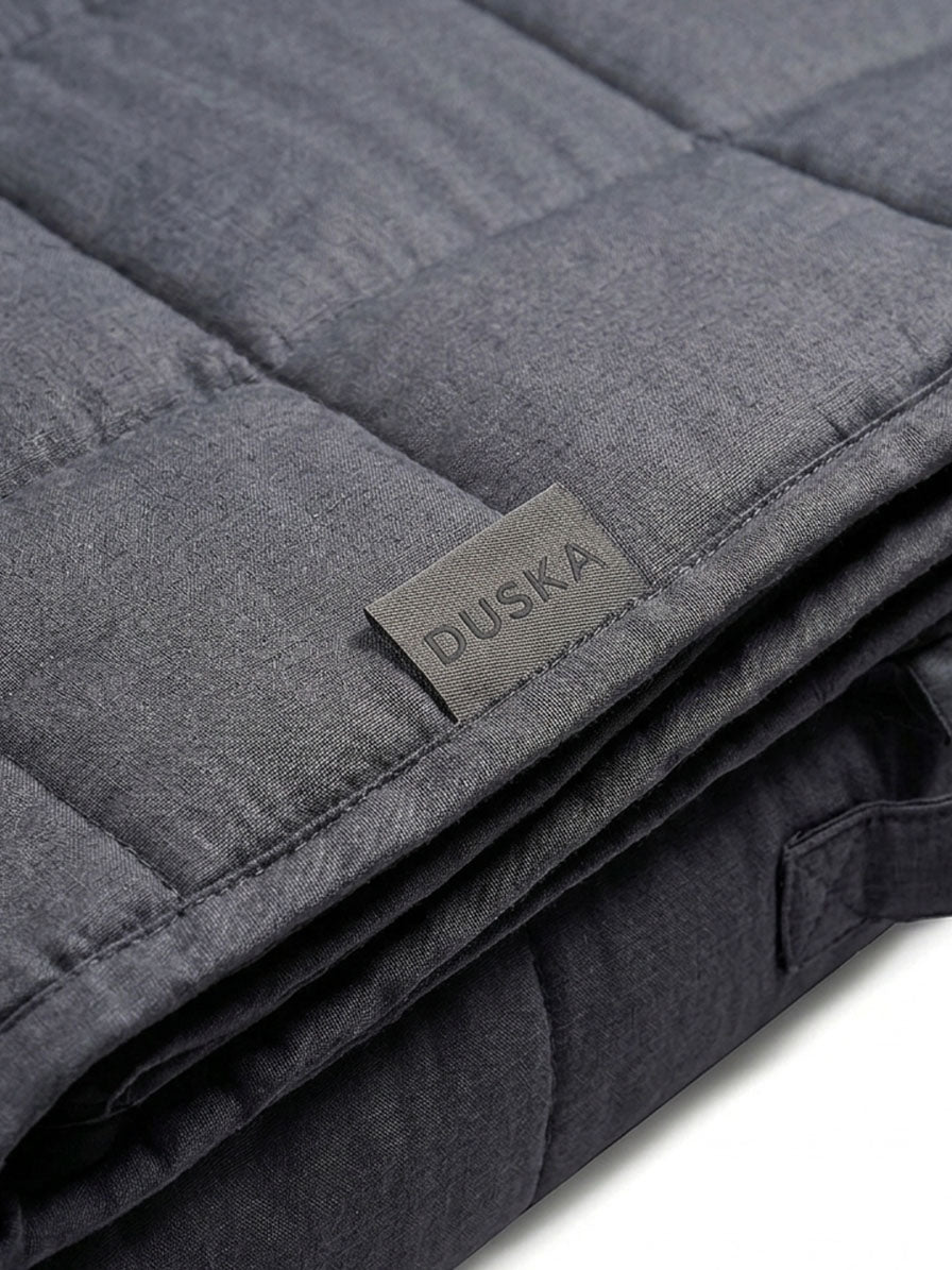 Weighted blanket corner fold showing quilted stitching and Duska brand tag